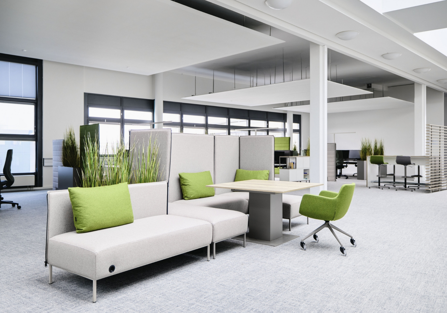 Lounge im Open Space Büro der Sparkasse Südpfalz