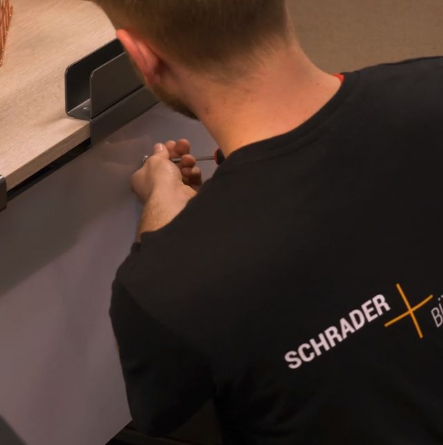 Schrader in Köln übernimmt die Montage der Büromöbel