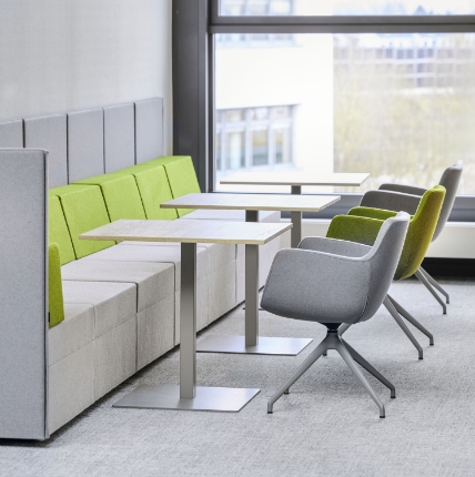 Pausenbereich mit Loungemöbeln